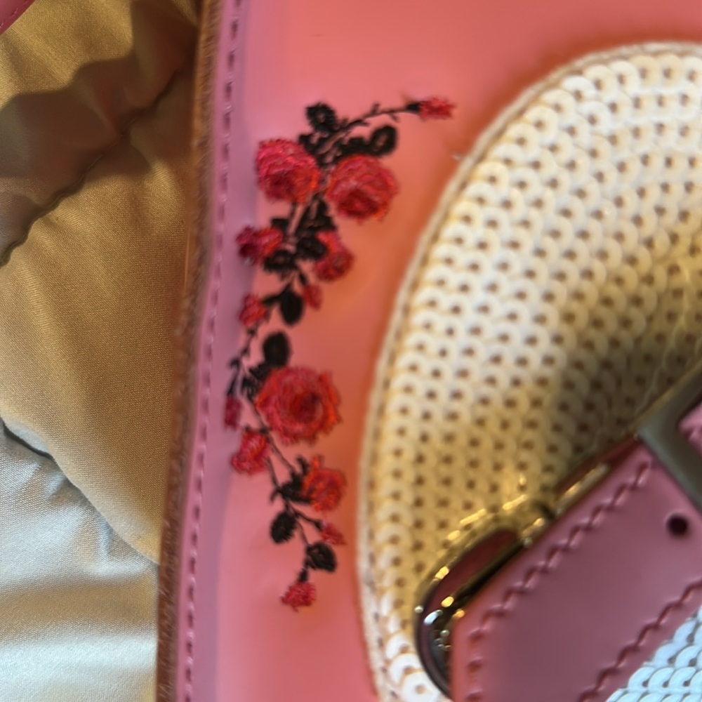 Dr Martens Pink Heart-Shaped Women's Bag - Picture 13 of 16